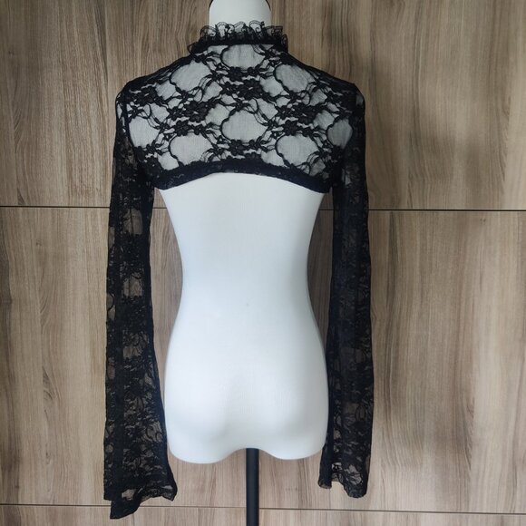 Long Sleeve Black Lace Gothic Shrug - Picture 4 of 6